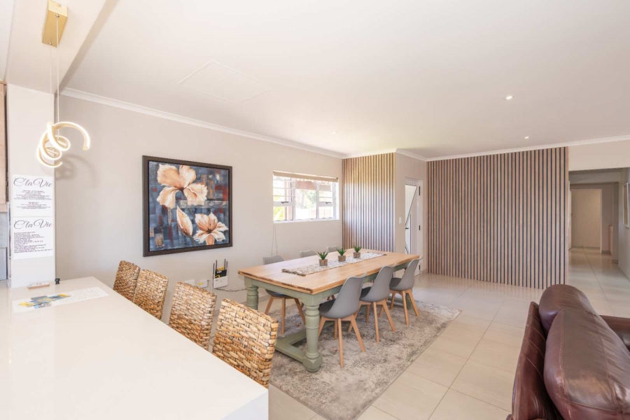 3 Bedroom Property for Sale in Middedorp Western Cape